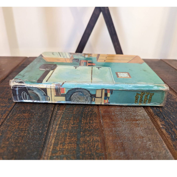 Donna Parker - Special Agent Book - Picture 5 of 10